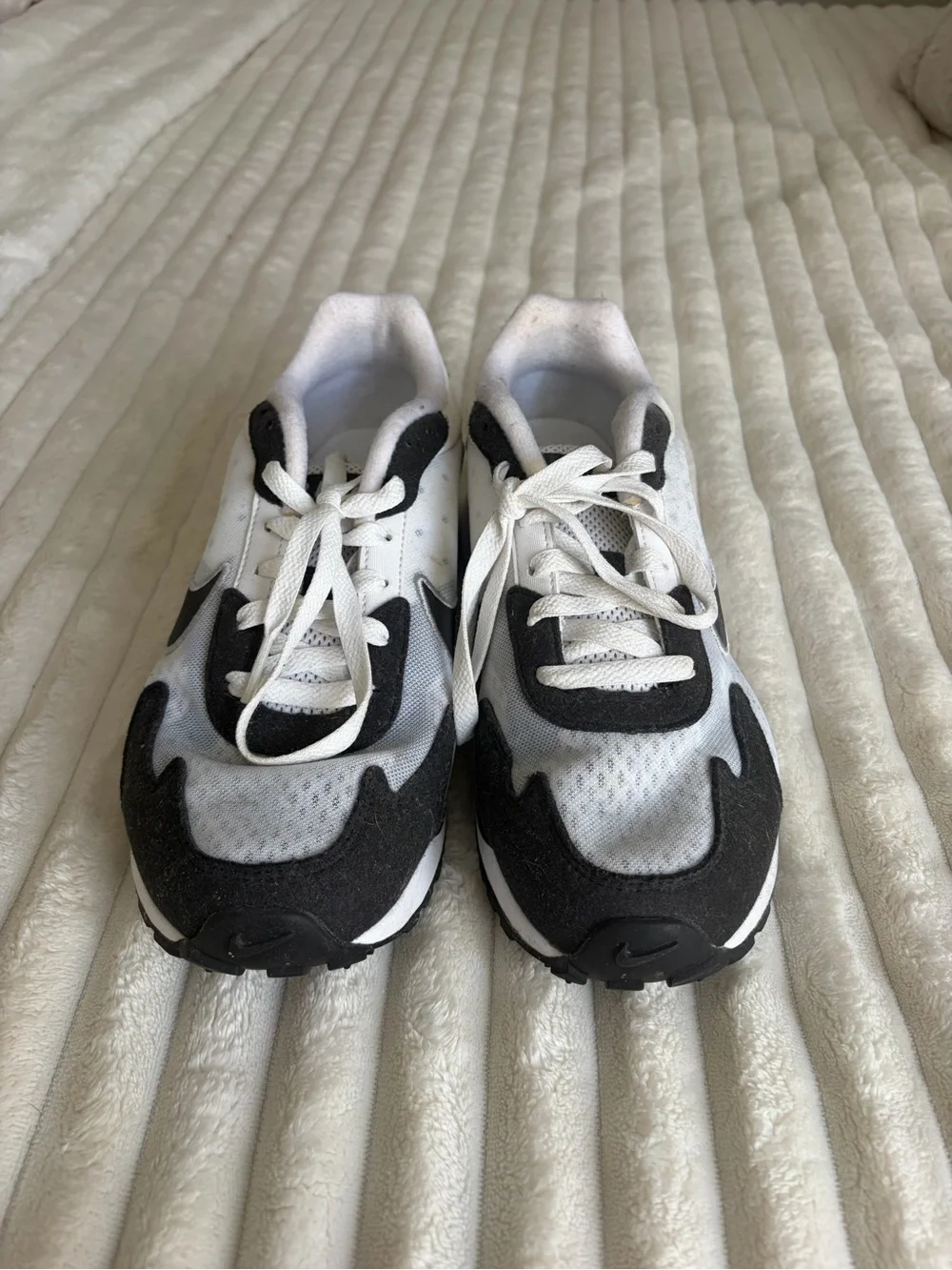 Nike Women’s Black & White Air Max SC Sneakers